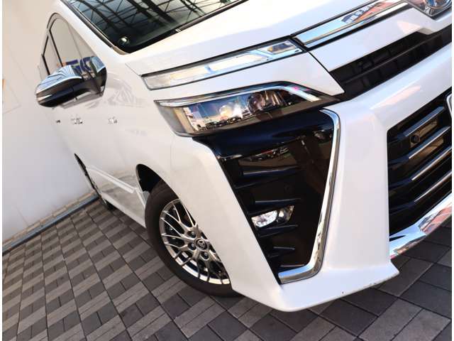 トヨタ ヴォクシー １．８ ハイブリッド ＺＳ 煌ＩＩ R1年 (関東) 99