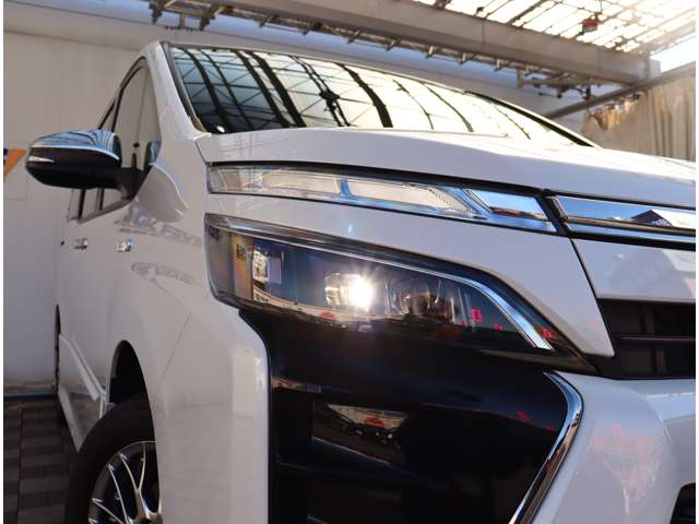 トヨタ ヴォクシー １．８ ハイブリッド ＺＳ 煌ＩＩ R1年 (関東) 99