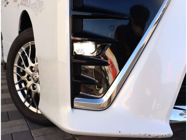 トヨタ ヴォクシー １．８ ハイブリッド ＺＳ 煌ＩＩ R1年 (関東) 99