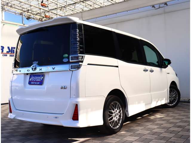 トヨタ ヴォクシー １．８ ハイブリッド ＺＳ 煌ＩＩ R1年 (関東) 99