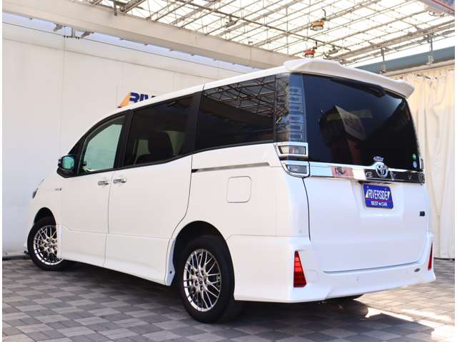 トヨタ ヴォクシー １．８ ハイブリッド ＺＳ 煌ＩＩ R1年 (関東) 99