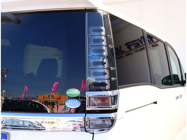 トヨタ ヴォクシー １．８ ハイブリッド ＺＳ 煌ＩＩ R1年 (関東) 99