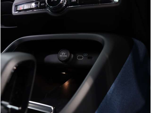 ボルボ Ｃ４０ リチャージ ツイン ４ＷＤ R4年 (近畿) 99