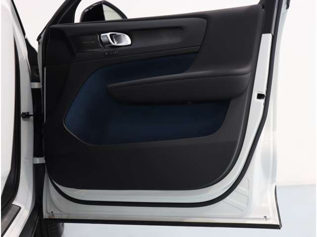 ボルボ Ｃ４０ リチャージ ツイン ４ＷＤ R4年 (近畿) 99