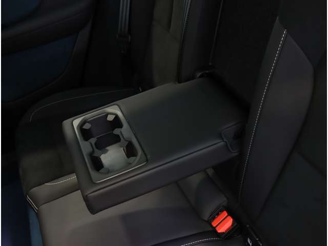 ボルボ Ｃ４０ リチャージ ツイン ４ＷＤ R4年 (近畿) 99