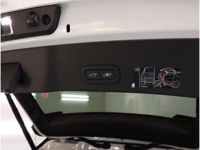 ボルボ Ｃ４０ リチャージ ツイン ４ＷＤ R4年 (近畿) 99