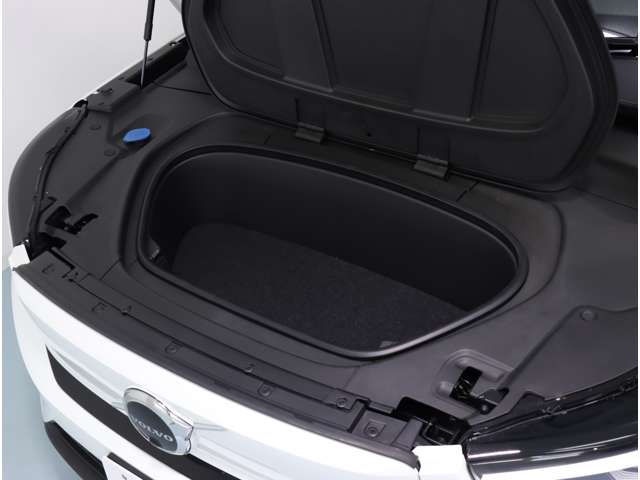 ボルボ Ｃ４０ リチャージ ツイン ４ＷＤ R4年 (近畿) 99