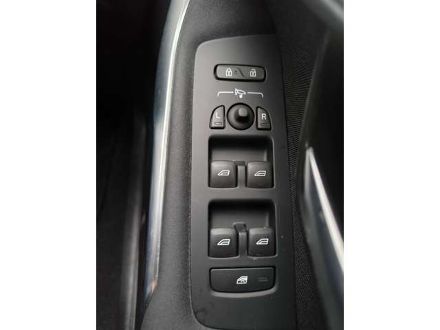 ボルボ Ｖ４０ Ｔ３　モメンタム H29年 (東北) 99