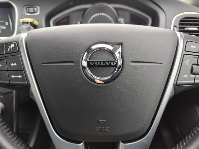 ボルボ Ｖ４０ Ｔ３　モメンタム H29年 (東北) 99