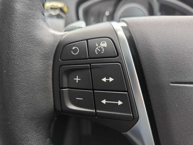 ボルボ Ｖ４０ Ｔ３　モメンタム H29年 (東北) 99