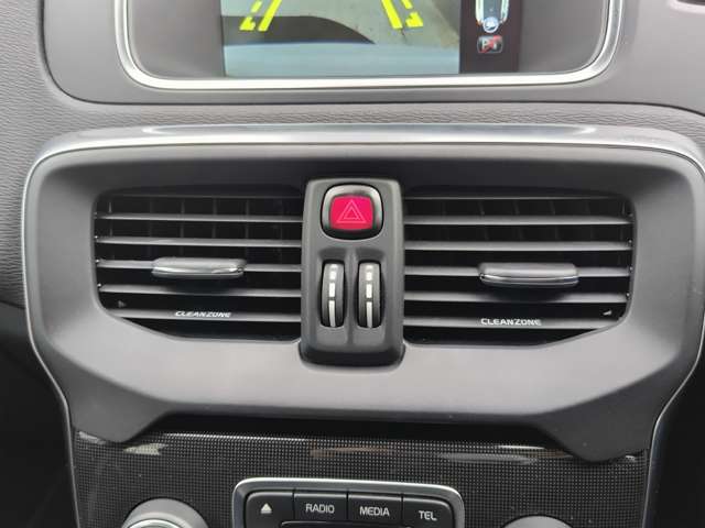 ボルボ Ｖ４０ Ｔ３　モメンタム H29年 (東北) 99