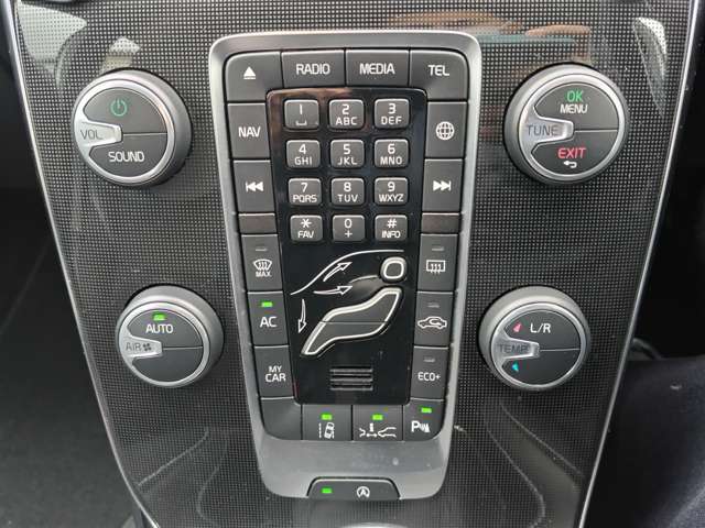 ボルボ Ｖ４０ Ｔ３　モメンタム H29年 (東北) 99