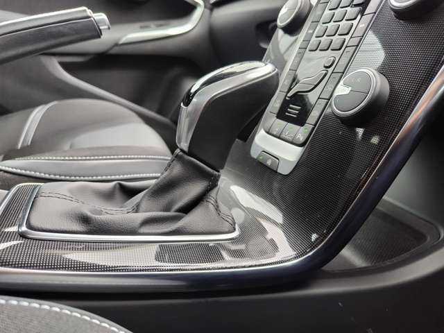 ボルボ Ｖ４０ Ｔ３　モメンタム H29年 (東北) 99