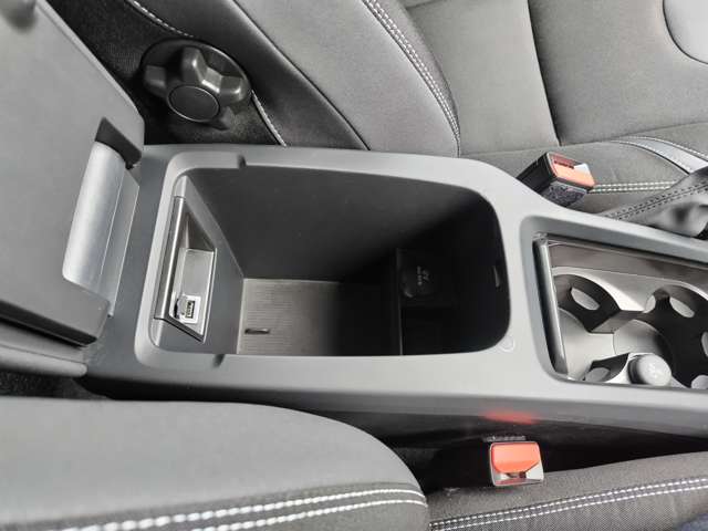 ボルボ Ｖ４０ Ｔ３　モメンタム H29年 (東北) 99