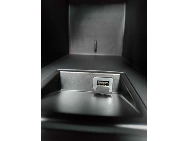 ボルボ Ｖ４０ Ｔ３　モメンタム H29年 (東北) 99