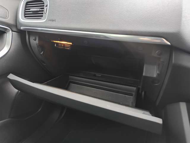 ボルボ Ｖ４０ Ｔ３　モメンタム H29年 (東北) 99