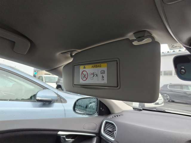 ボルボ Ｖ４０ Ｔ３　モメンタム H29年 (東北) 99