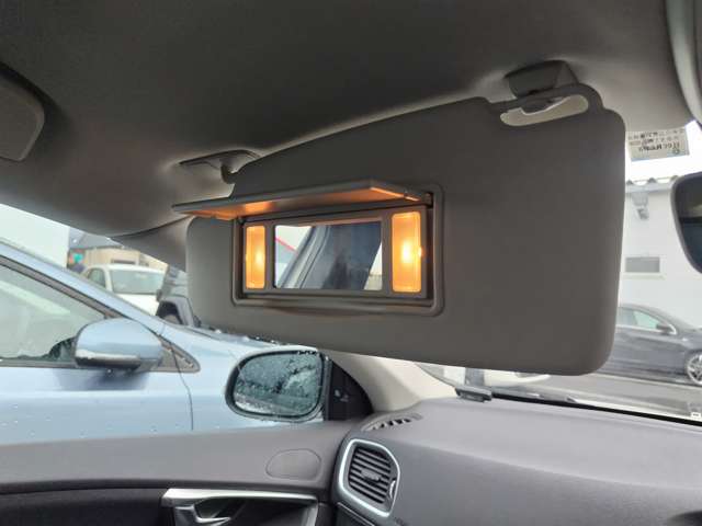 ボルボ Ｖ４０ Ｔ３　モメンタム H29年 (東北) 99