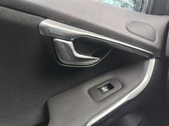 ボルボ Ｖ４０ Ｔ３　モメンタム H29年 (東北) 99