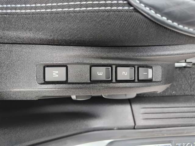 ボルボ Ｖ４０ Ｔ３　モメンタム H29年 (東北) 99