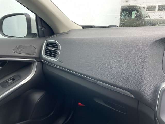 ボルボ Ｖ４０ Ｔ３　タックエディション R1年 (東北) 99