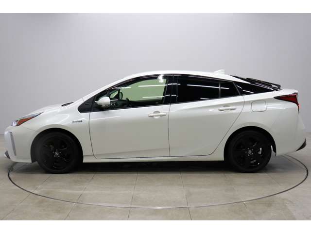 トヨタ プリウス １．８ Ｓ ツーリングセレクション R1年 (東海) 99