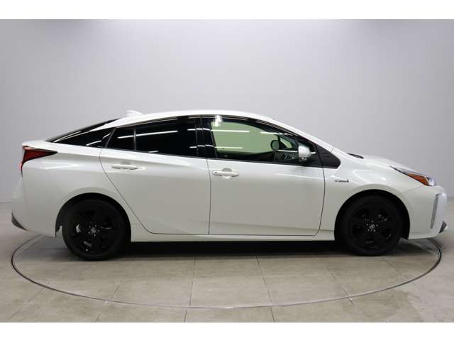 トヨタ プリウス １．８ Ｓ ツーリングセレクション R1年 (東海) 99