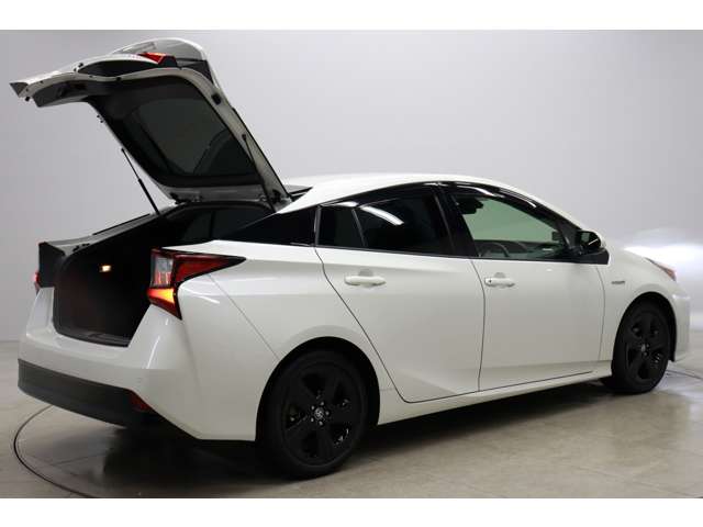 トヨタ プリウス １．８ Ｓ ツーリングセレクション R1年 (東海) 99