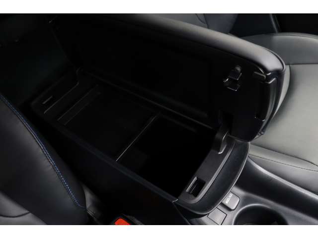 トヨタ プリウス １．８ Ｓ ツーリングセレクション R1年 (東海) 99