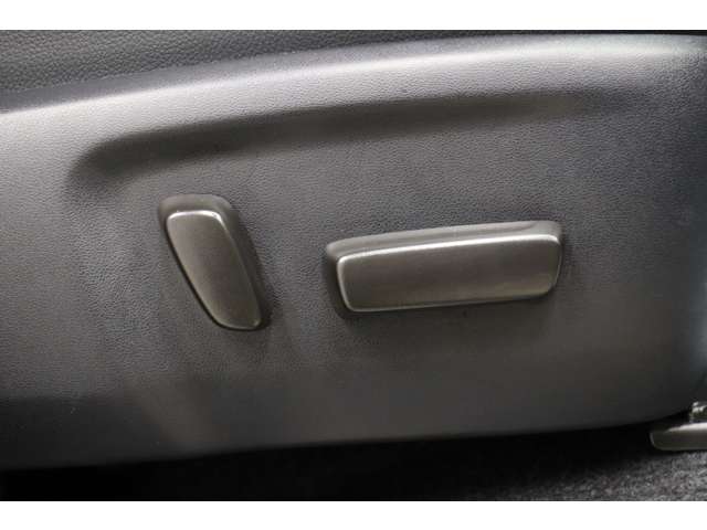 トヨタ ハイラックス ２．４ Ｚ ＧＲスポーツ ディーゼルターボ ４ＷＤ R5年 (東海) 99