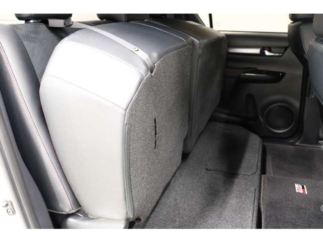 トヨタ ハイラックス ２．４ Ｚ ＧＲスポーツ ディーゼルターボ ４ＷＤ R5年 (東海) 99