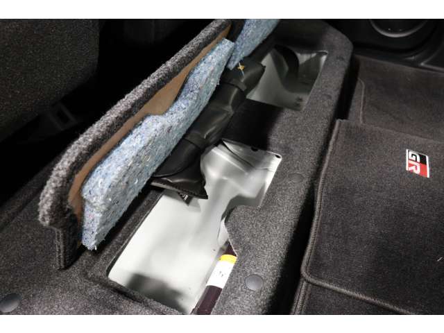 トヨタ ハイラックス ２．４ Ｚ ＧＲスポーツ ディーゼルターボ ４ＷＤ R5年 (東海) 99