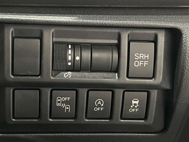 スバル インプレッサスポーツ ２．０ Ｉ－Ｓ アイサイト ４ＷＤ H29年 (関東) 99