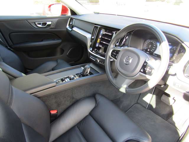 ボルボ Ｖ６０ Ｂ４　モメンタム R3年 (関東) 99