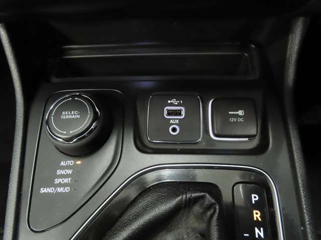 ジープ チェロキー リミテッド ４ＷＤ R1年 (関東) 99