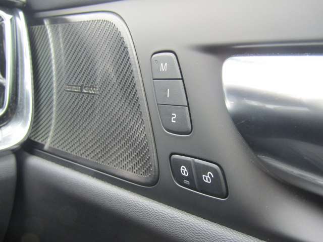 ボルボ Ｖ６０ Ｂ５　Ｒデザイン R3年 (関東) 99