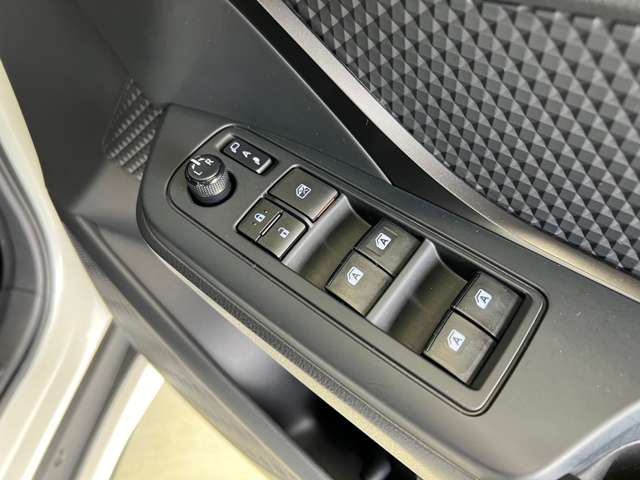 トヨタ Ｃ−ＨＲ １．２ Ｓ－Ｔ ＬＥＤ パッケージ R1年 (東北) 99