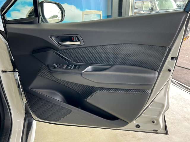 トヨタ Ｃ−ＨＲ １．２ Ｓ－Ｔ ＬＥＤ パッケージ R1年 (東北) 99