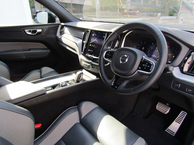 ボルボ ＸＣ６０ Ｂ６ ＡＷＤ Ｒデザイン ４ＷＤ R3年 (関東) 99