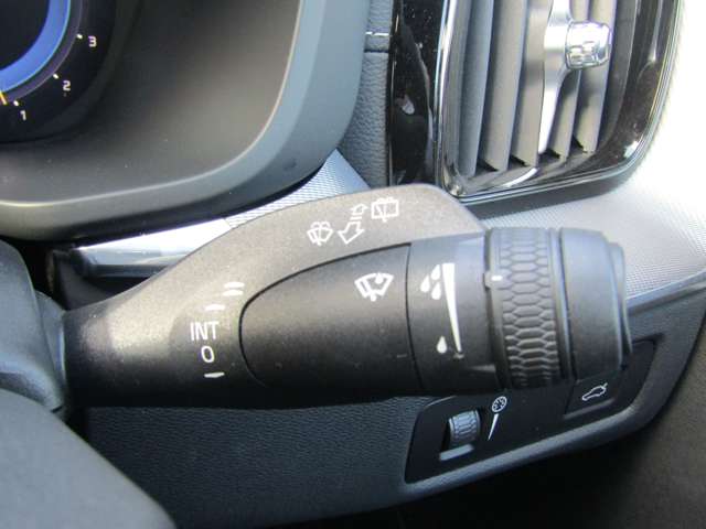 ボルボ ＸＣ６０ Ｂ６ ＡＷＤ Ｒデザイン ４ＷＤ R3年 (関東) 99