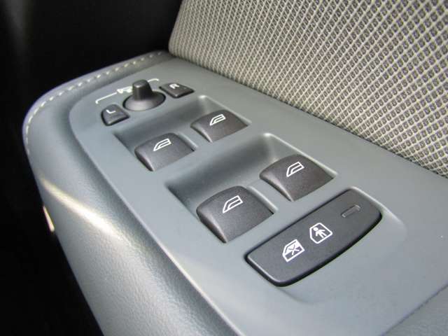 ボルボ ＸＣ６０ Ｂ６ ＡＷＤ Ｒデザイン ４ＷＤ R3年 (関東) 99