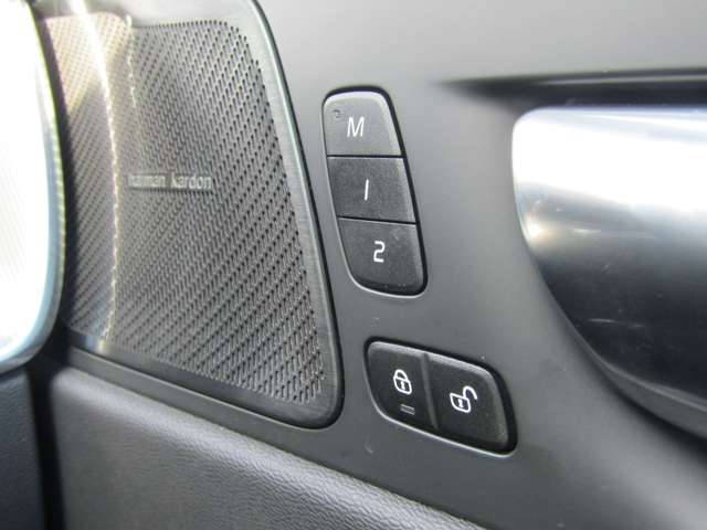 ボルボ ＸＣ６０ Ｂ６ ＡＷＤ Ｒデザイン ４ＷＤ R3年 (関東) 99