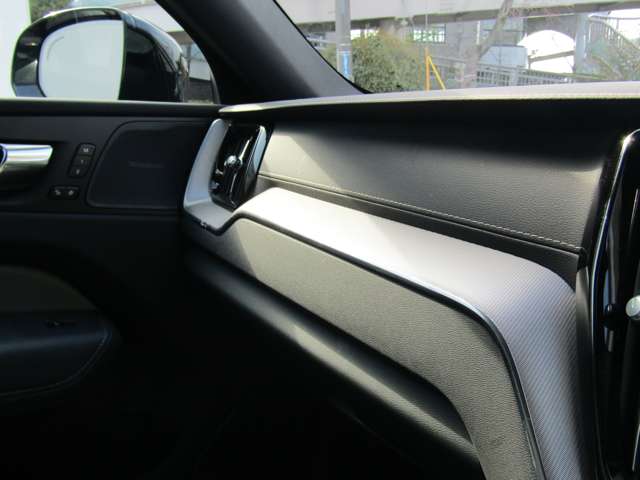 ボルボ ＸＣ６０ Ｂ６ ＡＷＤ Ｒデザイン ４ＷＤ R3年 (関東) 99