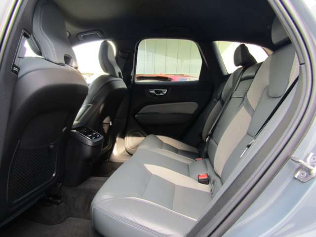 ボルボ ＸＣ６０ Ｂ６ ＡＷＤ Ｒデザイン ４ＷＤ R3年 (関東) 99