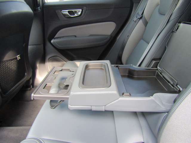 ボルボ ＸＣ６０ Ｂ６ ＡＷＤ Ｒデザイン ４ＷＤ R3年 (関東) 99