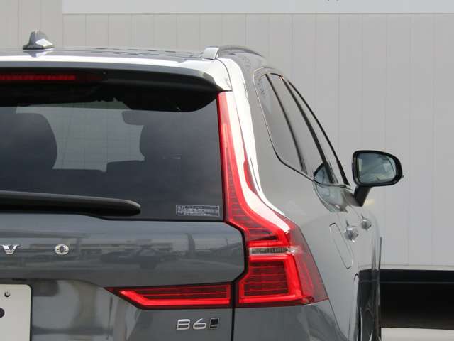 ボルボ ＸＣ６０ Ｂ６ ＡＷＤ Ｒデザイン ４ＷＤ R3年 (関東) 99