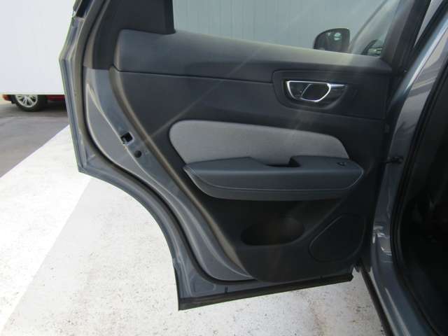 ボルボ ＸＣ６０ Ｂ６ ＡＷＤ Ｒデザイン ４ＷＤ R3年 (関東) 99