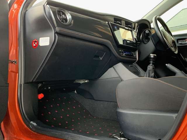 トヨタ オーリス １．８ ＲＳ H27年 (東北) 99