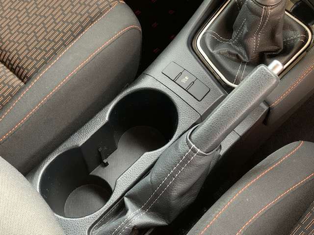 トヨタ オーリス １．８ ＲＳ H27年 (東北) 99