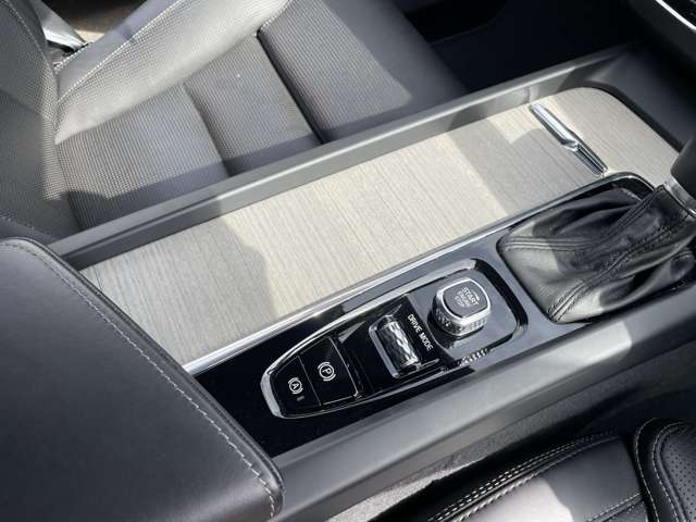 ボルボ ＸＣ６０ Ｄ４ ＡＷＤ インスクリプション ディーゼルターボ ４ＷＤ R2年 (東北) 99